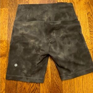 Lululemon Wonder Train Shorts 8 inch Size 8